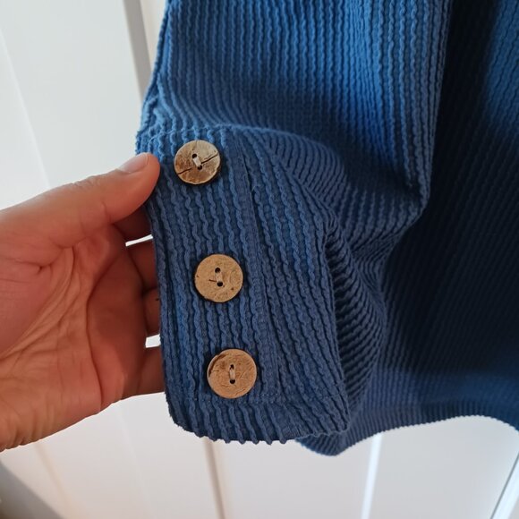 Blue Short Sleeve Shirt with openwork shoulder detail - Picture 2 of 4